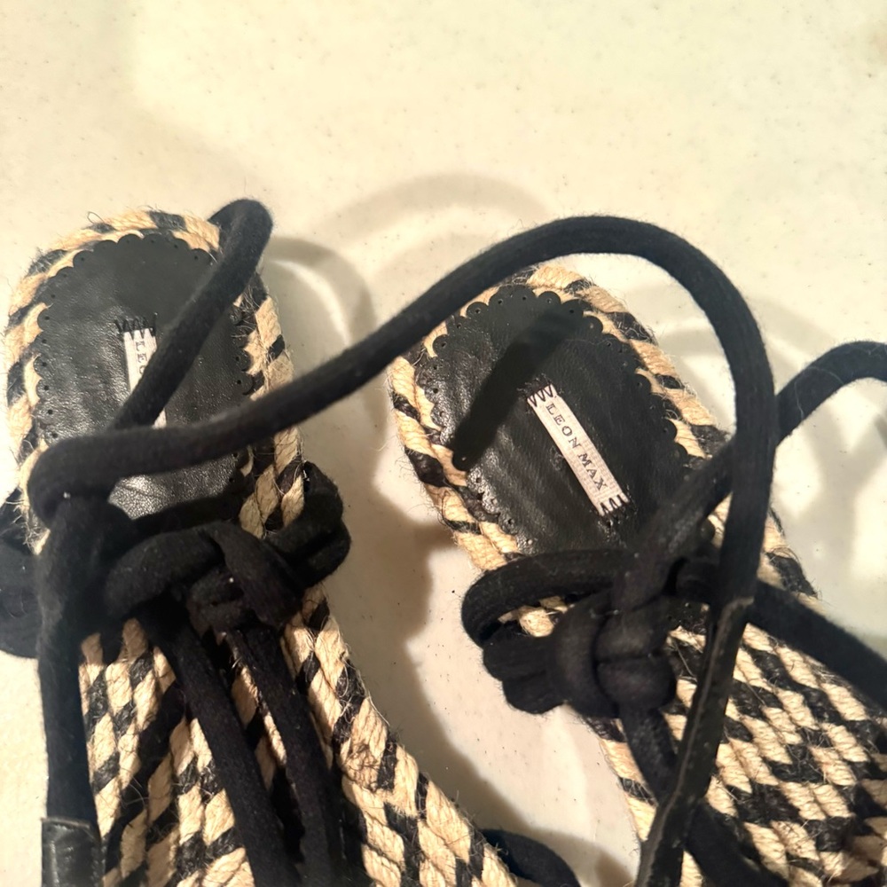 Leon Max Strappy Rope Knot Open Toe Flat Sandals Cream Black Size 7.5 - Picture 3 of 5